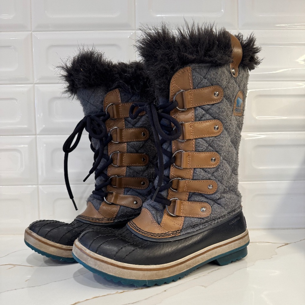 Sorel Joan of Arctic Winter Boots, Grey Quilted Warmth